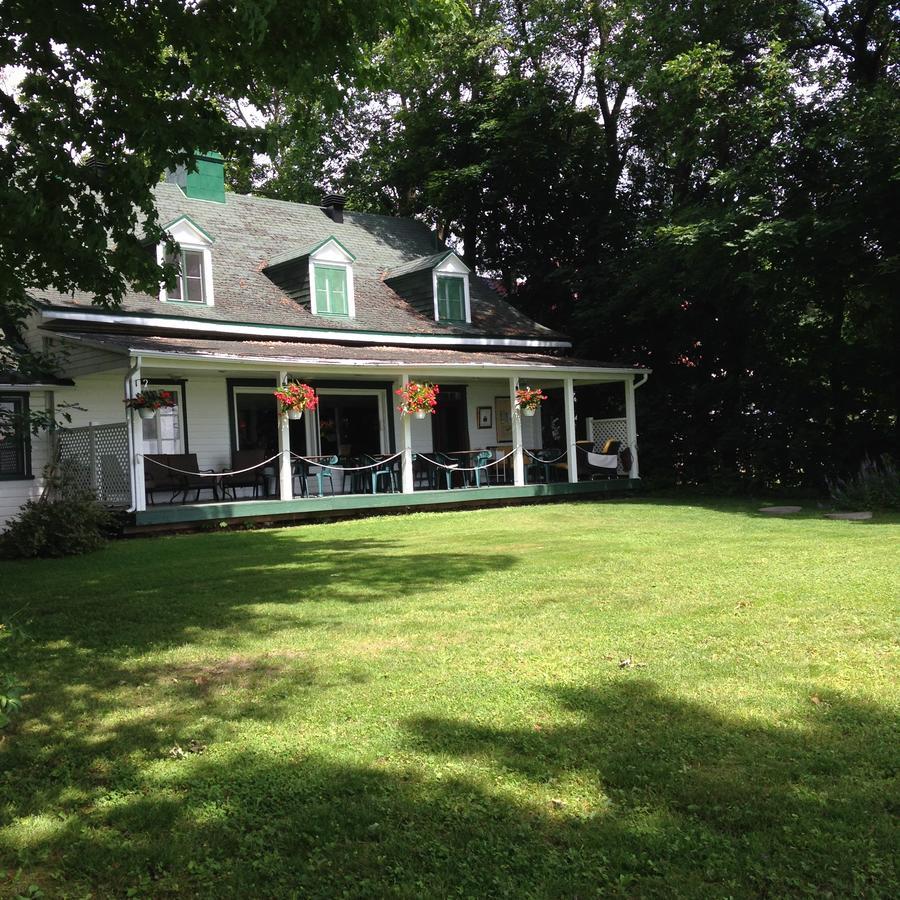 Auberge Les Blancs Moutons Saint-Laurent-de-l'ile d'Orleans Экстерьер фото